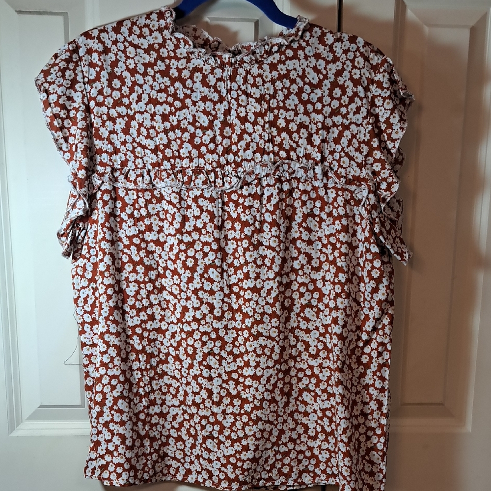 NWT Chic Floral Ruffle Sleeve Blouse - Brown and White